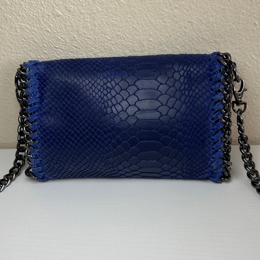FIRENZE Italy Chic Blue Leather Chain link Crossbody Bag - Picture 4 of 10